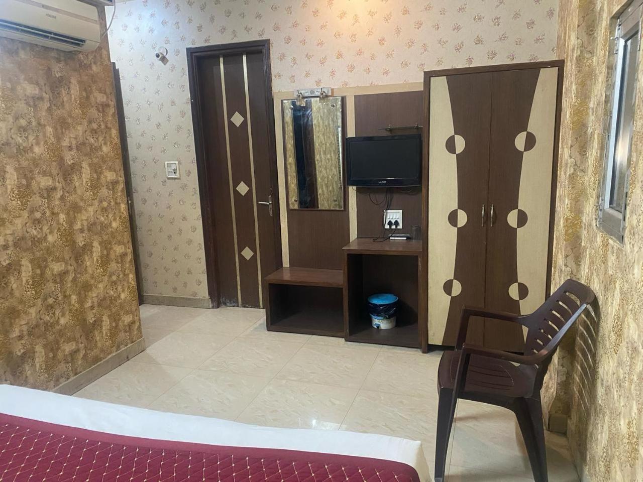 Hotel Robin Amritsar Exterior photo